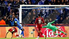 Liverpool nastlel tyi branky v Genku, Inter doma pehrl Dortmund. Uspla Neapol i Chelsea