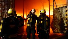 Zásah profesionálních i dobrovolných hasičů se obešel bez zranění. | na serveru Lidovky.cz | aktuální zprávy