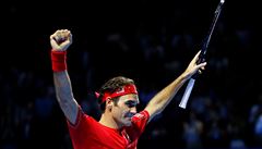 Federer zskal jubilejn dest triumf v rodn Basileji, na legendrnho Connorse ztrc est titul