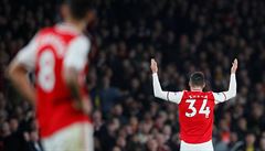 Granit Xhaka neovládl své emoce a jako kapitán Arsenalu totálně selhal.