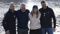 Ledecká s celým realizačním týmem - zleva snowboardový trenér Justin Reiter,...