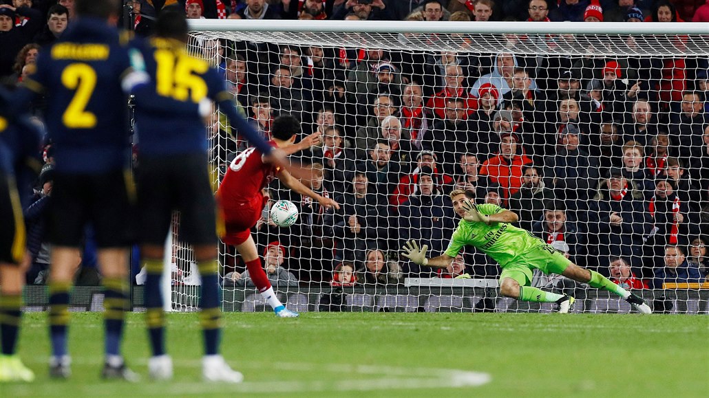 Vítěznou penaltu Liverpoolu vstřelil Curtis Jones.