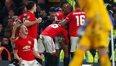 Fotbalisté Manchesteru United slaví branku Marcuse Rashforda.