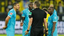 Fotbalisté Wolfsburgu komentují sudího rozhodnutí