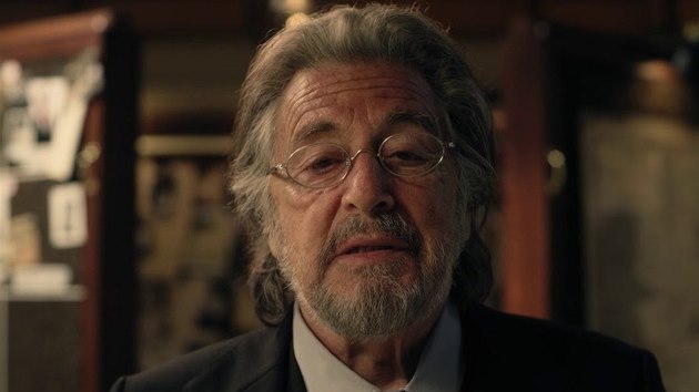 Al Pacino v seriálu Lovci (2020).