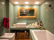 Koupelna se zeleným obloením