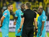 Fotbalisté Wolfsburgu komentují sudího rozhodnutí