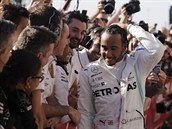 Vítzná radost Lewise Hamiltona.
