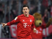 Robert Lewandowski slaví gól do sít Dortmundu