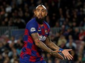 Divící se Arturo Vidal.