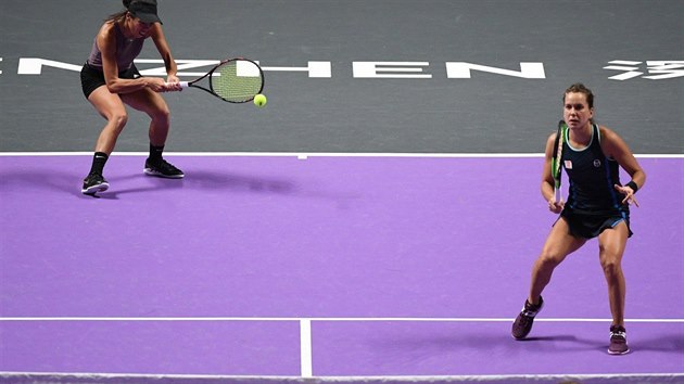 eská tenistka Barbora Strýcová s tchajwanskou partnerkou Sie u-wej na Turnaji...