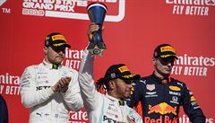 Lewis Hamilton slaví �estý tiul