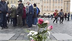 P�íznivci vrácení Mariánského sloupu na Starom�stské nám�stí v Praze p�inesli...