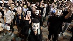 Protestující se maskou Guye Fawkese připomněli měsíční výročí zákazu zakrývání... | na serveru Lidovky.cz | aktuální zprávy