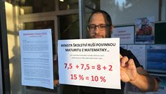 Ke stávce se p�idala nap�íklad i jihlavská Z� Kollárova. Na snímku stávkující...