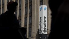 Dva bývalí zamstnanci firmy Twitter pehovali více ne 6000 lidí ve prospch...