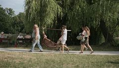 Snímek �áby bez jazyka (2019). Re�ie: Mira Fornay.