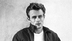 Ikonická fotografie. James Dean pi natáení filmu Rebel bez píiny (1955).