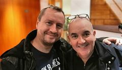 Phil Taylor (vpravo) s promotérem Prague Darts Masters Pavlem Kordou. | na serveru Lidovky.cz | aktuální zprávy