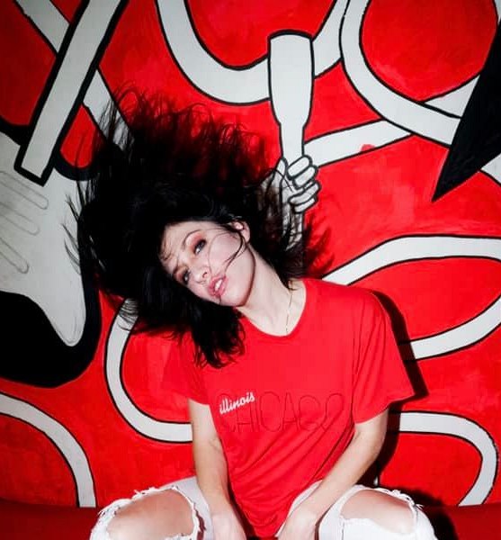 K.Flay p�ed koncertem v Rock Café. Svá, uvoln�ná a nad v�cí.