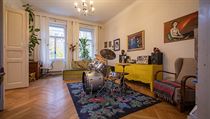 Obývacímu pokoji dominují bicí