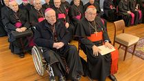 V popředí (zleva) ostravsko-opavský biskup František Václav Lobkowicz a...