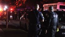 Policist a zchrani zasahuj v jihovchodnm Fresnu v Kalifornii, kde byli...