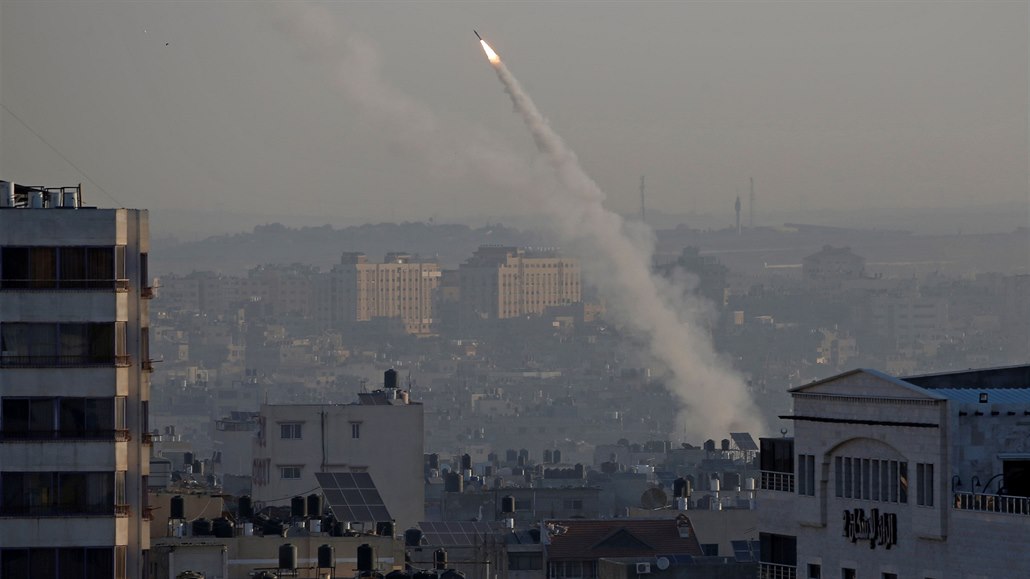 Raketa míící z pásma Gazy na Izrael.