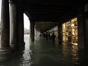 Benátky postihly tento týden nejvtí záplavy od roku 1966, kdy v úterý veer...