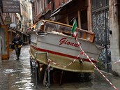 Zaplavená benátská ulice.