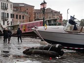 Velká voda v Benátkách zpsobila i problémy v doprav.