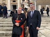 Kardinl Dominik Duka (vlevo) a esk velvyslanec ve Vatiknu Vclav Kolaja...