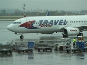 Letadlo spolenosti Travel Service na letiti Václava Havla v Praze.
