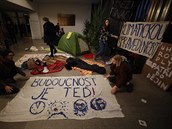 Protestující studenti na rektorátu UK
