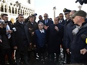 Italská vláda pome Benátkám, které tento týden postihly nejhorí záplavy od...
