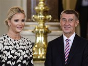 Premiér Andrej Babi v doprovodu manelky Moniky vítá 17. listopadu 2019...