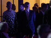 Premiér Andrej Babi pichází s chotí na schzi zemí V4 v Národním Muzeu v...