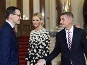 Premiér Andrej Babi v doprovodu manelky Moniky vítá 17. listopadu 2019...