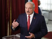 Blorusk prezident Alexandr Lukaenko bhem parlamemtch voleb v Minsku.