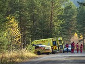 Zchrani a policist stoj u arelu provozovny likvidace nebezpenho odpadu...