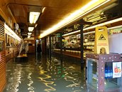 Zaplavená restaurace v Benátkách.