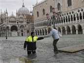 Krom Francie s vodou opt bojují v centru Benátek.