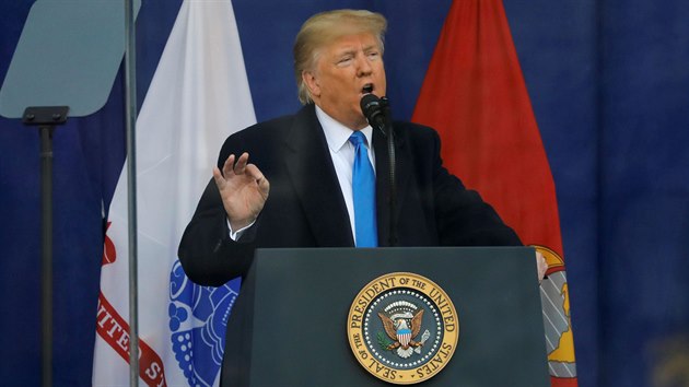 Americký prezident Donald Trump na pehlídce v  Den veterán.