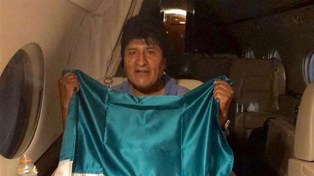 Evo Morales v letadle do Mexika.