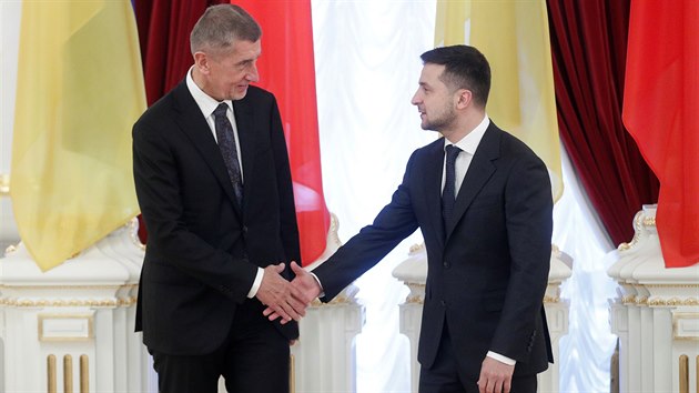 Ukrajinský prezident Zelenskyj vítá premiéra Babie v Kyjev.