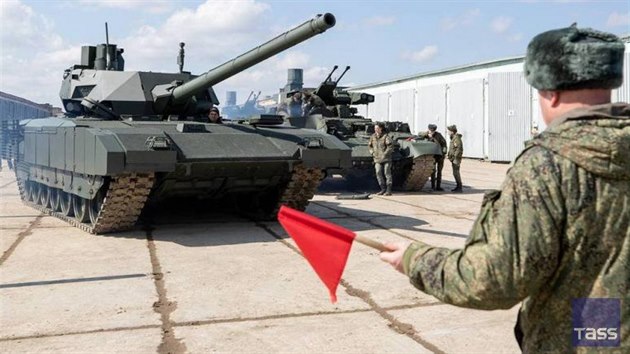 Tank T-14 Armata se poprvé pedstavil v roce 2015 na vojenské pehlídce na...