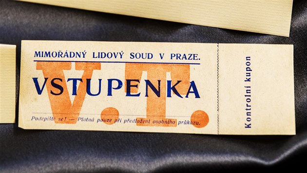Vstupenka na mimo�ádný lidový soud.