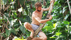 Arthur F. Sniegon p�i snímání jedné z fotopastí