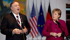 Pompeo na tiskové konferenci s Angelou Merkelovou v Berlín�.