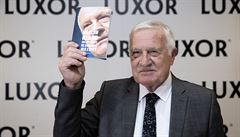 Exprezident Václav Klaus poktil v praském Luxoru novou knihu.